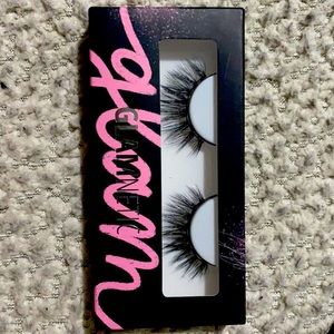 Eye lash with Eye liner